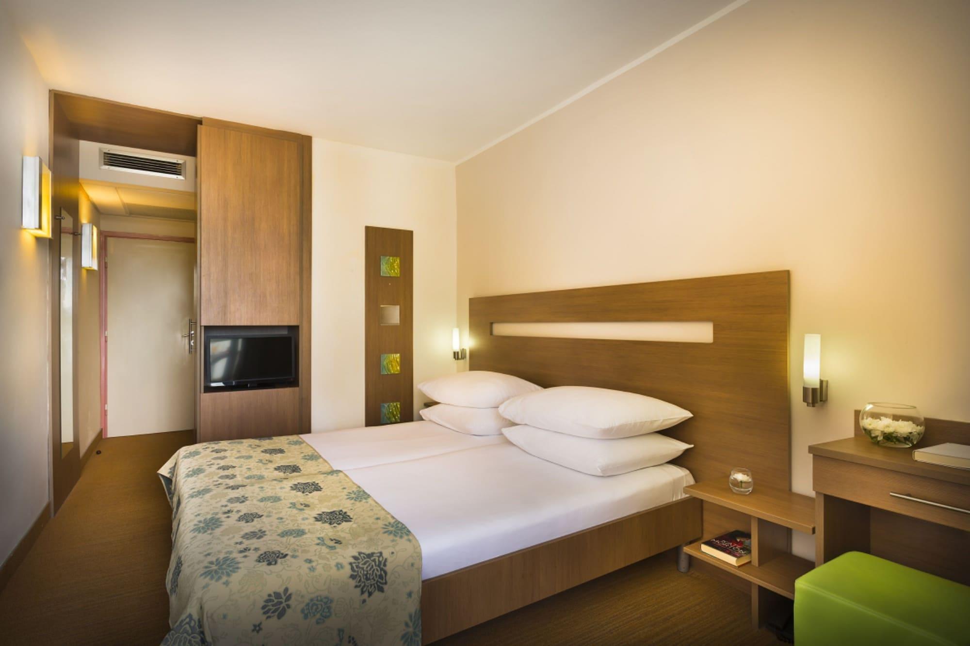 Miramar Sunny Hotel By Valamar Rabac Exterior foto