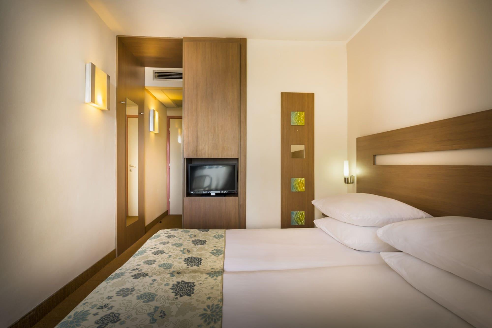 Miramar Sunny Hotel By Valamar Rabac Exterior foto