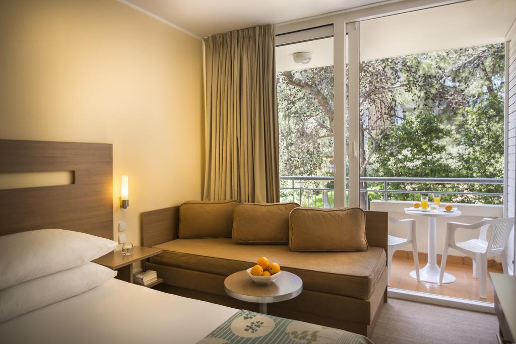 Miramar Sunny Hotel By Valamar Rabac Exterior foto