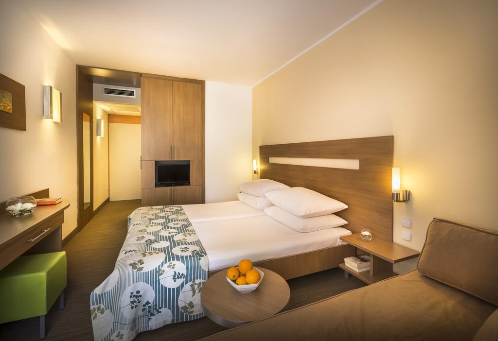 Miramar Sunny Hotel By Valamar Rabac Exterior foto