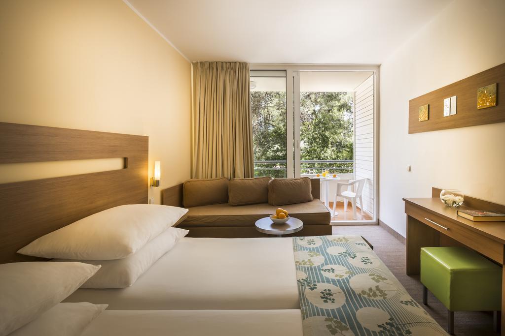 Miramar Sunny Hotel By Valamar Rabac Exterior foto